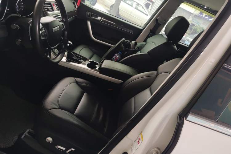 Used Haval H8 2015 2.0T Two-Wheel-Drive Standard Version
