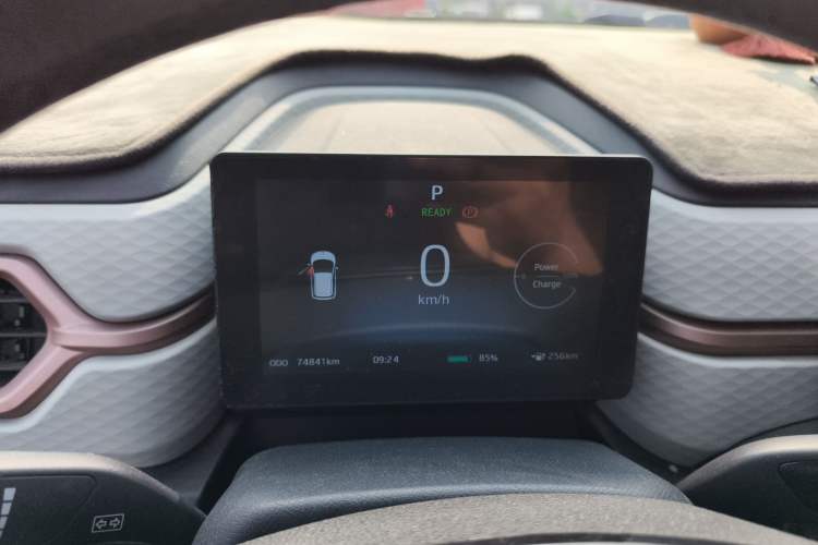 Used SOL E10X 2021 302 km Range Luxury Version 31.4 kWh