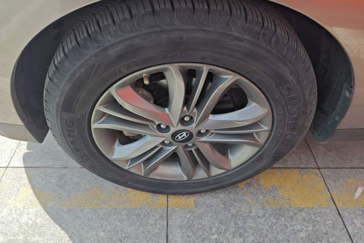 Used Hyundai ix35 2013 2.0L Automatic Two-Wheel Drive Smart GLS China IV Standard