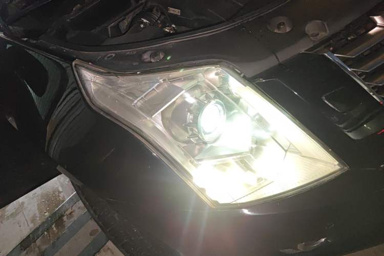 Used Cadillac SRX 2013 3.0L Elite Model Right Front Headlight