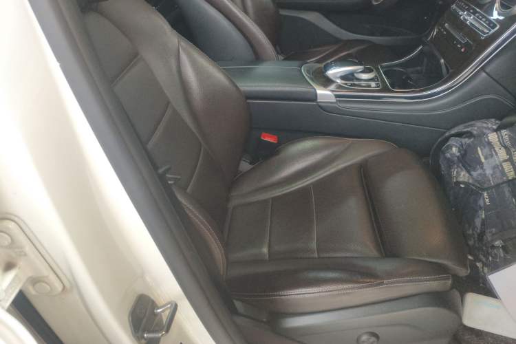 Used Mercedes-Benz GLC 2018 Facelifted GLC 260 4MATIC Dynamic Edition Right Front Seat