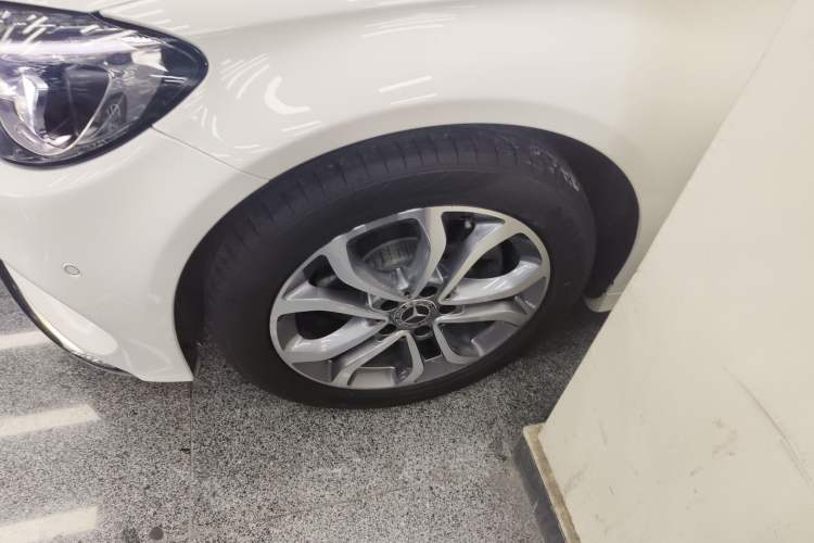 Used Mercedes-Benz C-Class 2018 C 180 L Fashion Edition Sport Version Left Front Wheel Hub