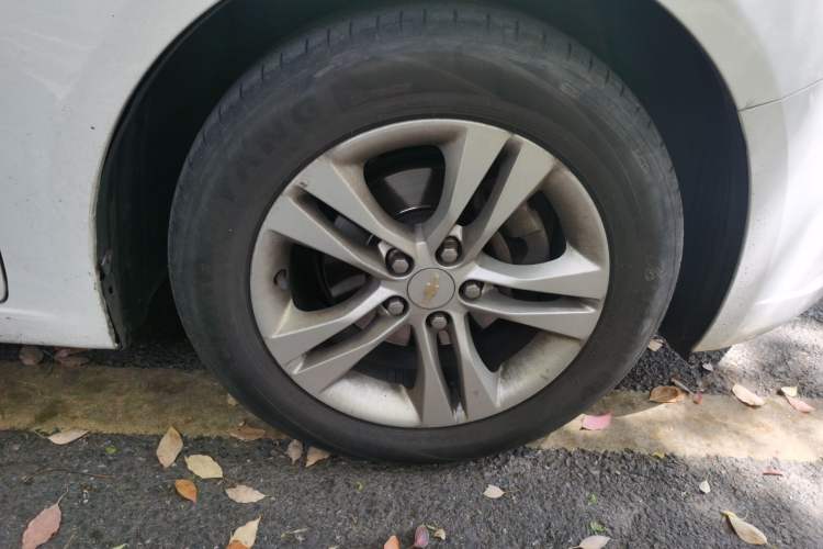 Used Chevrolet Cruze 2015 1.5L Classic SE AT Right Front Wheel Hub