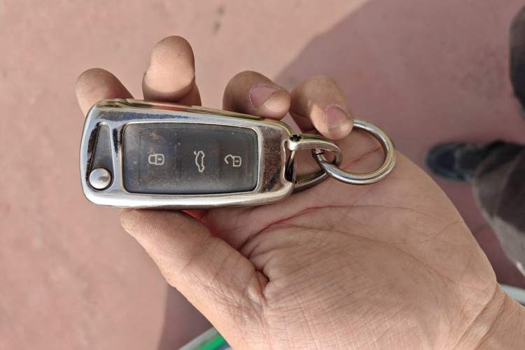 Used Volkswagen Sagitar 2015 1.6L Manual Comfort Model Vehicle Key