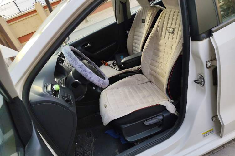 Used Volkswagen Polo 2013 1.4L Manual Comfort Edition
