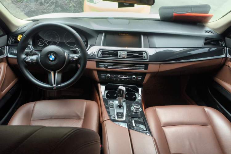 Used BMW 5 Series 2014 520Li Elegant Model
