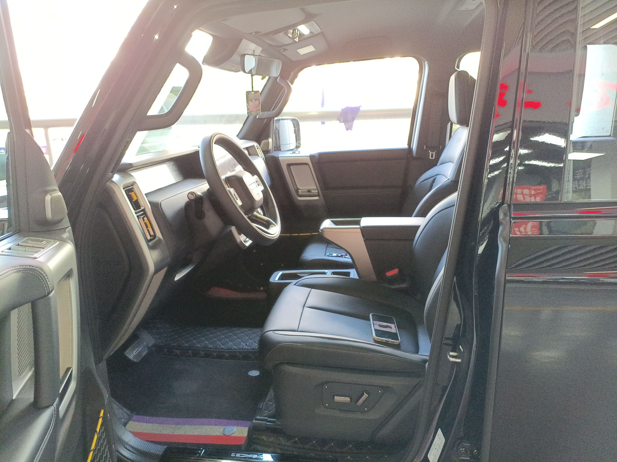 المقاعد الأمامية داخل السيارة