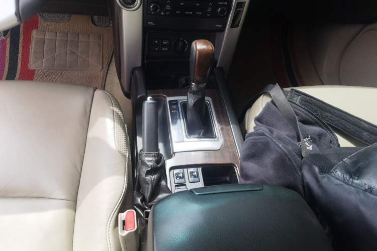 Used Toyota Prado 2010 4.0L Automatic VX NAVI Gear Lever