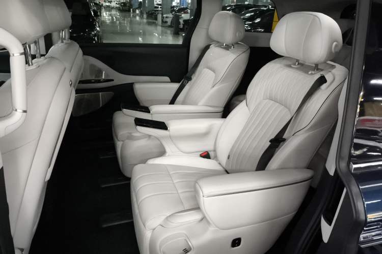 Used VOYAH Dream 2025 PHEV Four-Wheel-Drive Flagship Kunpeng Edition
