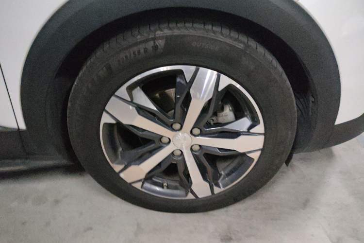 Used Peugeot 4008 2018 350THP Elite Edition Right Front Wheel Hub