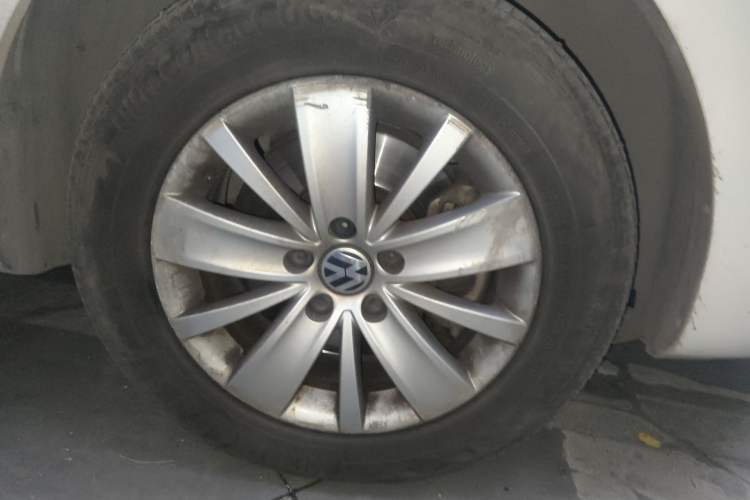 Used Volkswagen Sharan 2014 2.0 TSI Standard Model Right Front Wheel Hub