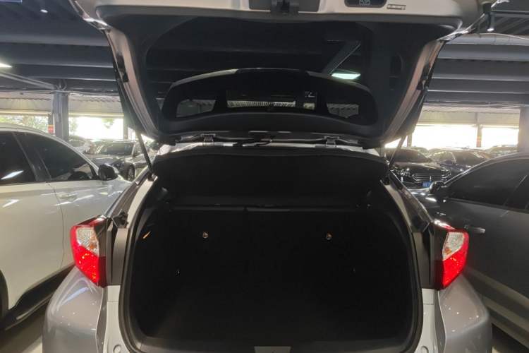 Used Toyota IZOA 2018 2.0L Yichi Version China VI Standard