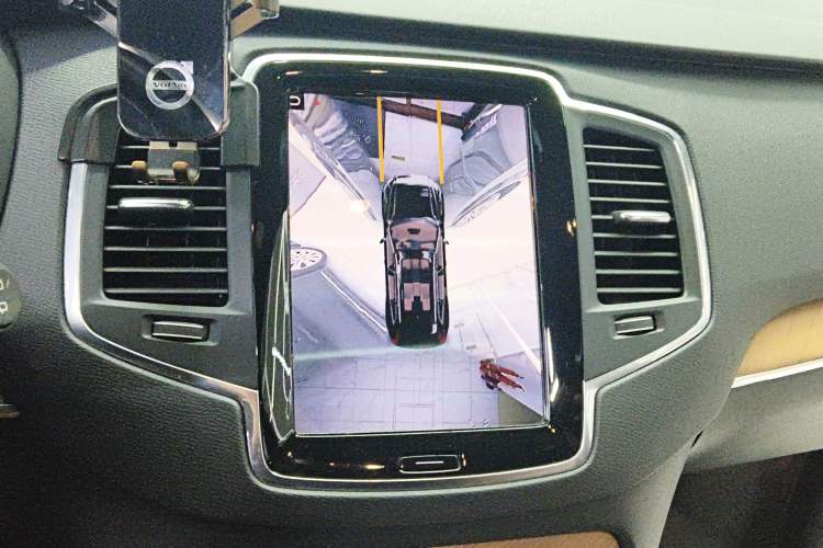 Used Volvo XC90 2021 B5 SmartDrive Luxury Edition 5-seater Audio And AC Panel