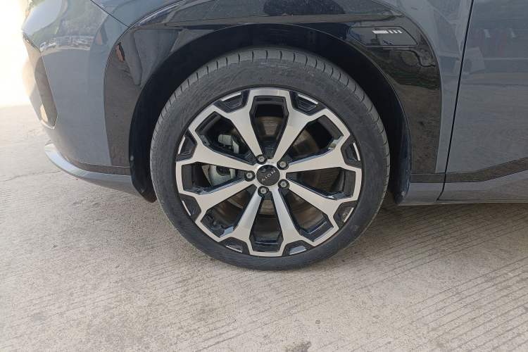 Used AION V 2024 Aion Tyrannosaurus 650 Smart Luxury Edition