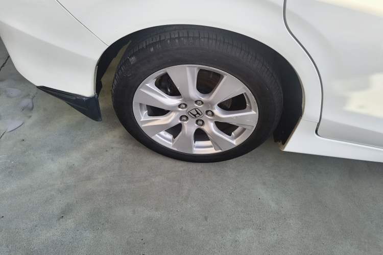 Used Honda Jade 2013 1.8L automatic Comfort version 5 seats
