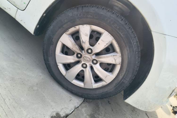 Used Hyundai Verna (older generation) 2014 1.4L Manual Smart GLS Trim