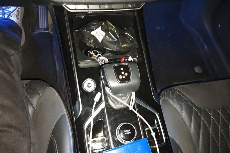 Used Hongqi HS5 2022 2.0T Smart Connect Flagship Enjoyment Purchase Edition Gear Lever