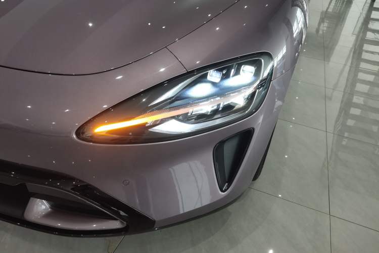 Used Xiaomi Auto SU7 2024 Rear-Drive Ultra-Long Range Advanced Pro-Level Intelligent Driving Version Left Front Headlight