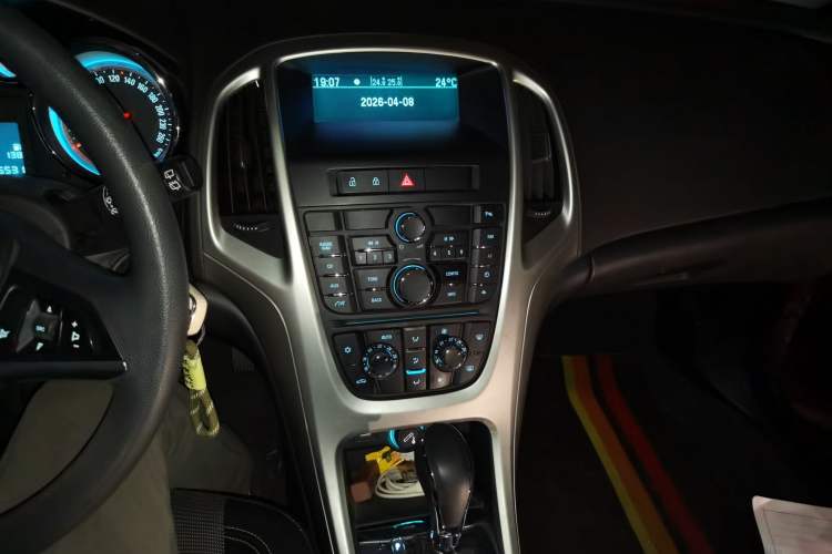 Used Buick GT 2013 XT 1.6L Automatic Fashion Edition Audio And AC Panel