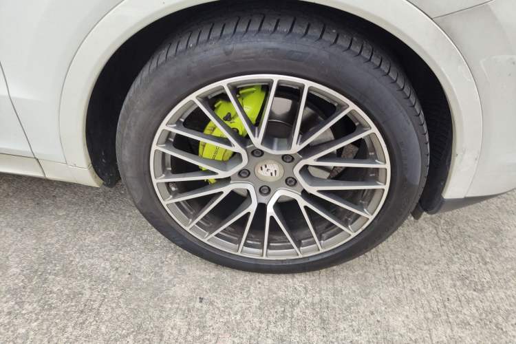 Used Porsche Cayenne 2019 Cayenne 3.0T Right Front Wheel Hub