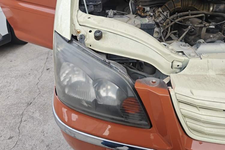 Used FORTHING Lingzhi 2013 M3 1.6L 7-Seater Comfort Model Right Front Headlight