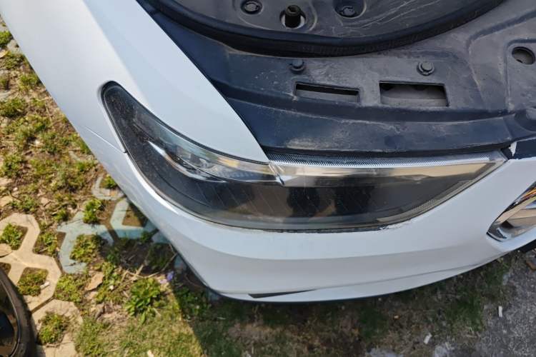 Used Haval H6 2017 Blue Label Sport Edition 1.5T Automatic Two-Wheel Drive Luxury Model Right Front Headlight