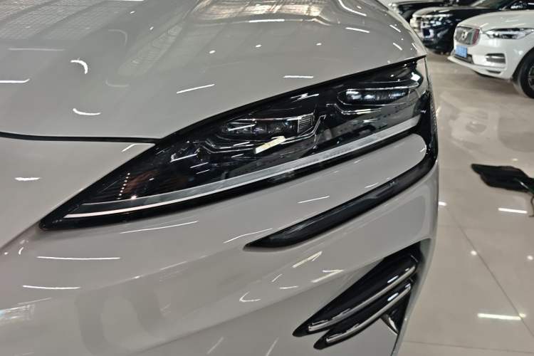 Used BYD Song PLUS New Energy 2024 HONOR Edition DM-i 110km Flagship PLUS Left Front Headlight