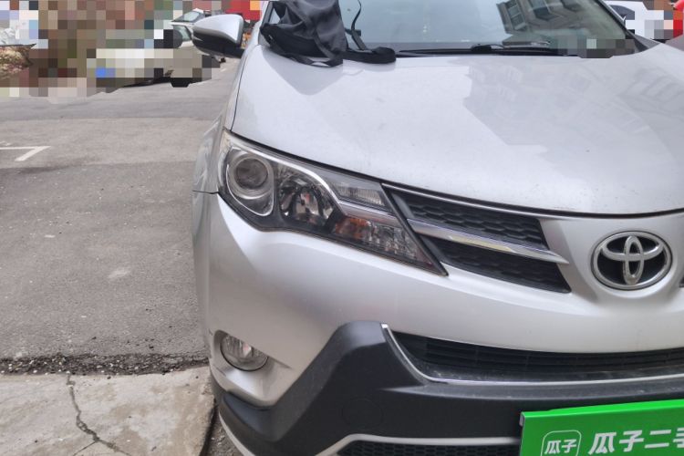 Used Toyota RAV4 2013 2.0L CVT Four-Wheel Drive New Edition Right Front Headlight