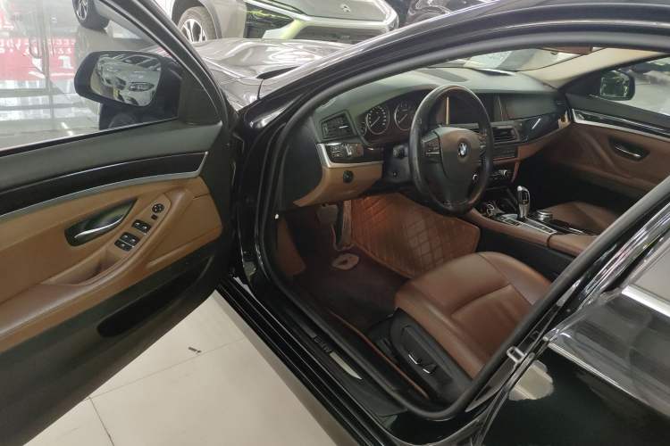 Used BMW 5 Series 2014 520i Elegant Edition Driver Seat