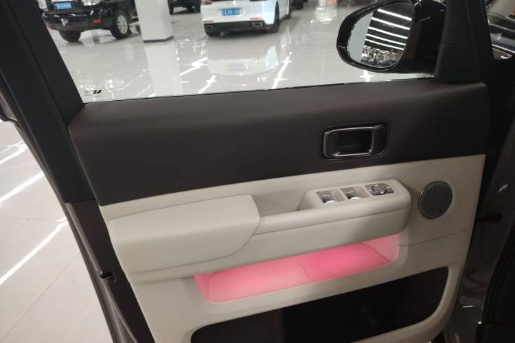 Used Li Auto MEGA 2024 Ultra Model
