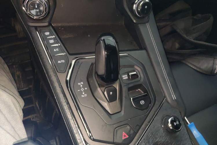 Used Lynk & Co 01 2023 1.5TD EM-F PM Gear Lever