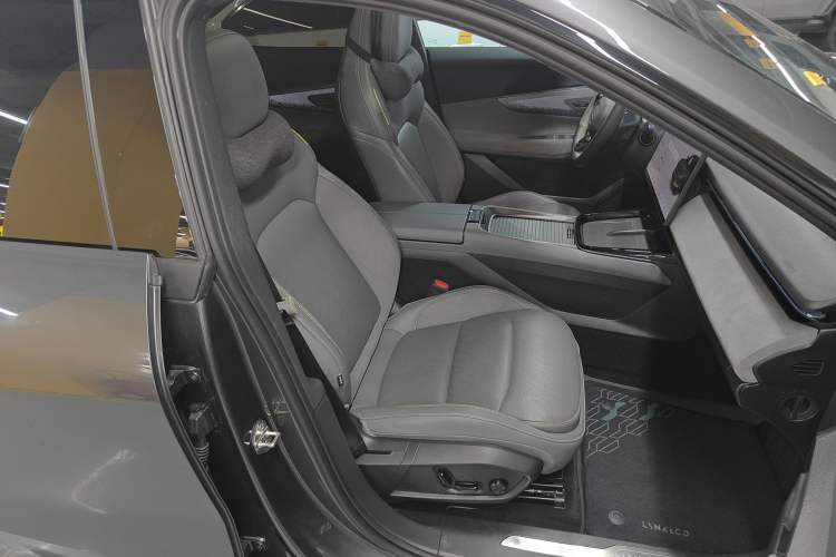 Used Lynk & Co 08 EM-P 2023 120km Long-Range Pro
