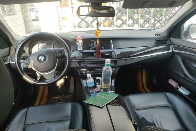 Used BMW 5 Series 2014 525Li Luxury Design Package Center Console