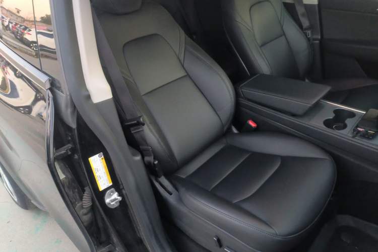 Used Tesla Model Y 2022 Long-Range All-Wheel-Drive Version