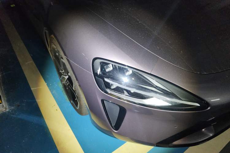 Used Xiaomi Auto SU7 2024 Four-Wheel Drive Ultra-Long Range Advanced Intelligent Driving Max Edition Right Front Headlight