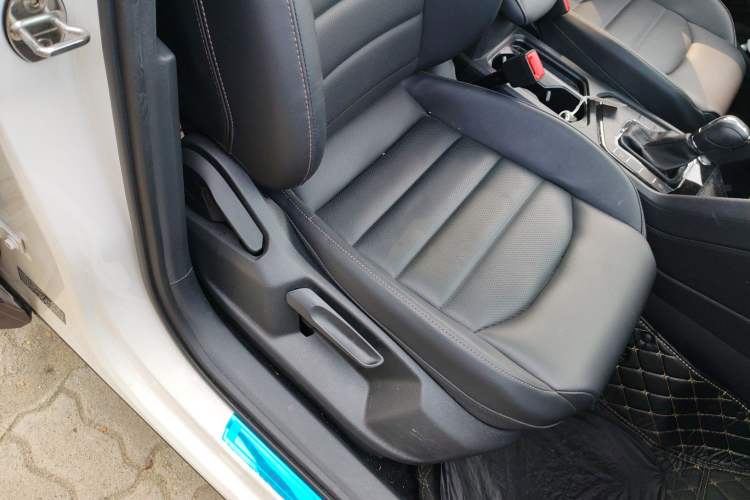 Used Volkswagen Tharu 2020 280TSI Two-Wheel Drive Luxury Plus Version China VI Standard Right Front Seat