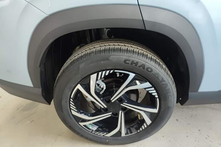 Used Geely Auto Emgrand X7 Sport 2024 1.5TD Smart Connect+ Right Rear Wheel Hub