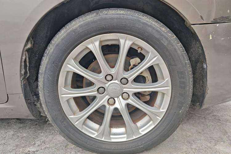 Used Geely Auto EC8 2013 2.0L Automatic Prestige Edition Right Front Wheel Hub