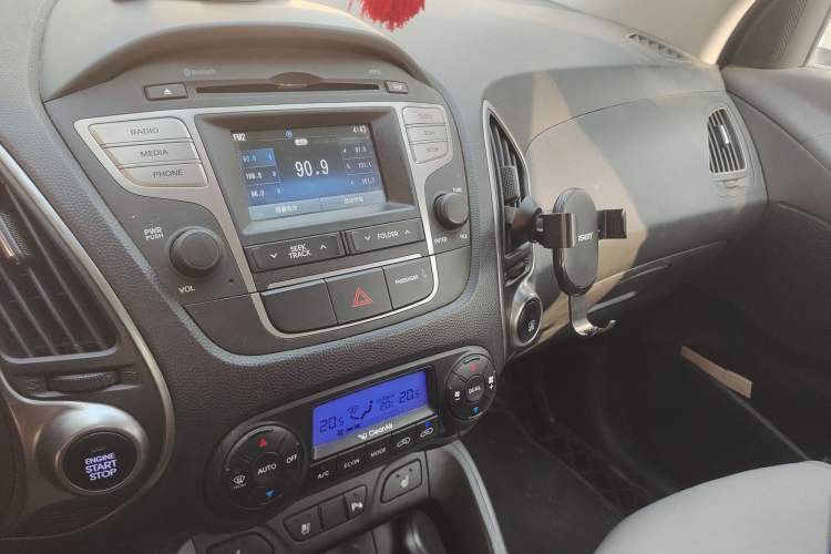 Used Hyundai ix35 2013 2.0L Automatic Two-Wheel Drive Smart GLS China IV Standard
