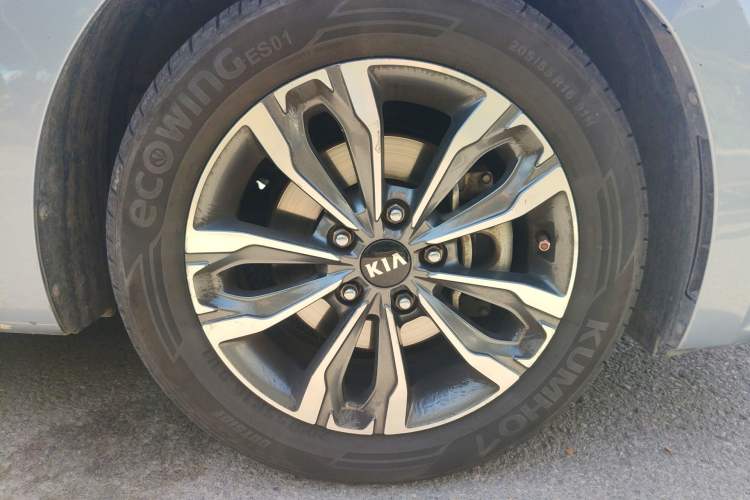 Used Kia Forte 2018 1.6L Automatic Value-Comfort Luxury Edition Right Front Wheel Hub