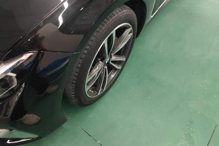 Used BMW 7 Series 2021 730Li M Sport Package Left Front Wheel Hub