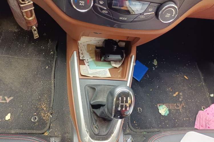 Used Geely Auto Diamond 2016 1.5L Manual Elite Edition Gear Lever