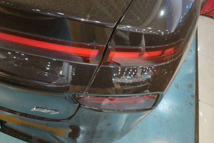 Used XPeng P7 2020 Rear-Drive Long-Range Smart Drive Version Right Rear Taillight