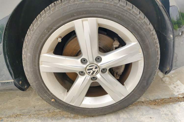 Used Volkswagen Magotan 2015 1.8TSI Prestige Model Right Front Wheel Hub