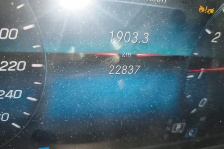 Used Mercedes-Benz E-Class 2023 E 260 L Odometer Close Up