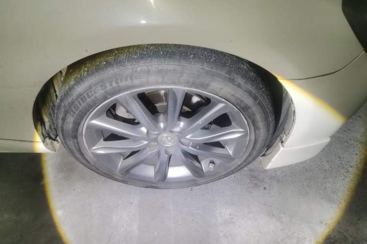 Used Toyota Reiz 2012 2.5V Fengdu Elite Stylish Edition Right Front Wheel Hub