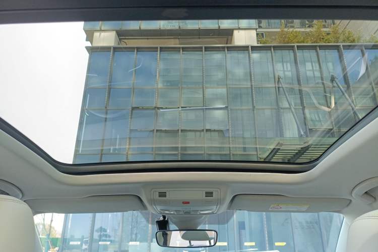 Used Volkswagen Tharu 2024 300TSI Two-Wheel-Drive Full Moon Edition Headliner