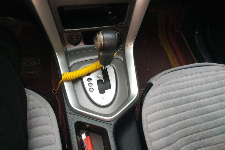 Used Venucia T70 2015 2.0L CVT Smart Edition Gear Lever