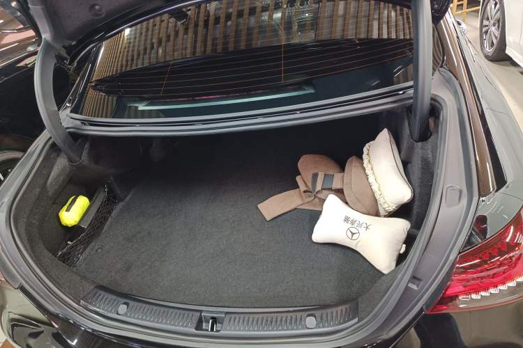 Used Mercedes-Benz E-Class New Energy 2022 Restyled E 350 e L Plug-in Hybrid Sports Sedan Trunk