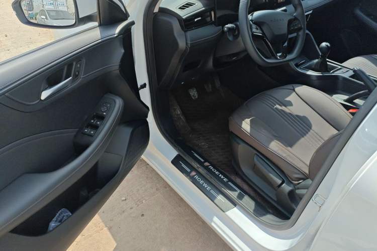 Used Roewe i5 2023 1.5L Manual Comfort Edition
